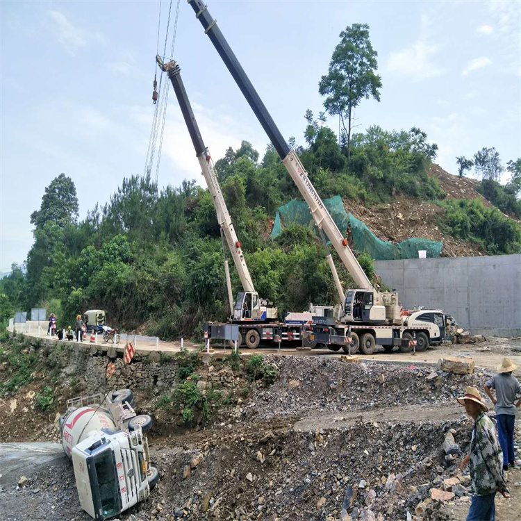 大冶汽车掉沟里叫吊车救援要多少钱