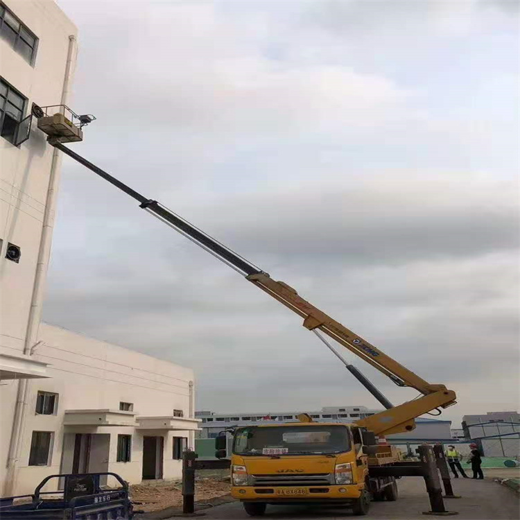 大冶吊车可以用吊笼吊人作业吗